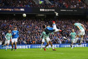 SVI NAVIJAMO ZA HARTSE, ALI KAKAV SE ATOMSKI FUDBAL IGRA NA OLD FIRMU: Rendžers i Seltik pokazali zašto je škotski derbi liga za sebe!