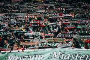 FUDBALSKA PARODIJA U POLJSKOJ, NEKADA BRAĆA, SADA SVE LIČI NA SATIRU: Velikani trebali da igraju, na utakmicu nisu došli niti navijači, ali ni fudbaleri!