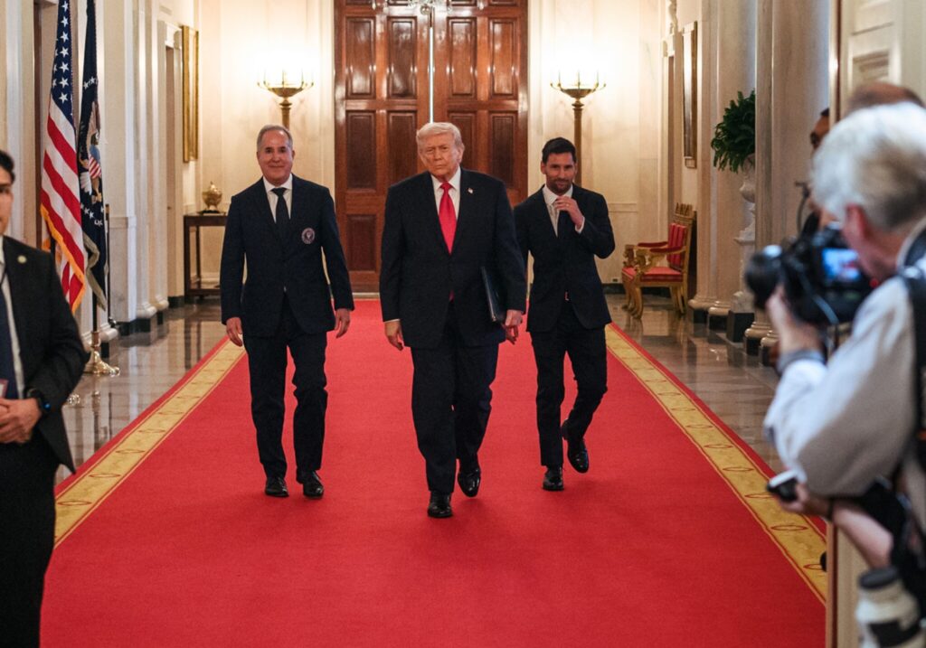 SCENA ZA PAMĆENJE: Sastali se Mesi i Tramp u Beloj kući!