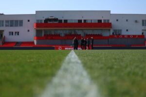 NAMAZALI TRIBINU SVINJSKOM MAŠĆU U RAMAZANU, NEZAPAMĆENA PROVOKACIJA U BIH FUDBALU: Navijači nisu pušteni na stadion sve dok se problem nije rešio!