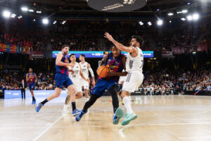 TOTALNI POTOP BARSE: Real održao čas košarke i produbio krizu najvećeg rivala!