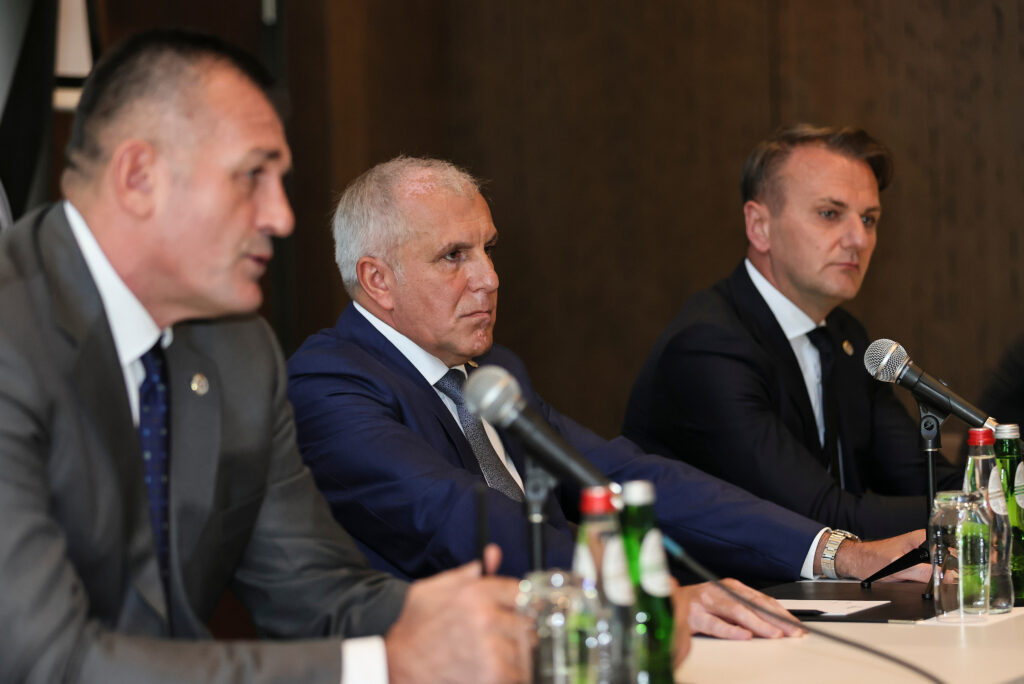 ŽELJKO SE ODREKAO PLATE, A REAKCIJA OSTOJE ZAPREPASTILA SAVIĆA: Zoran otkrio šta se dešavalo iza zatvorenih vrata!