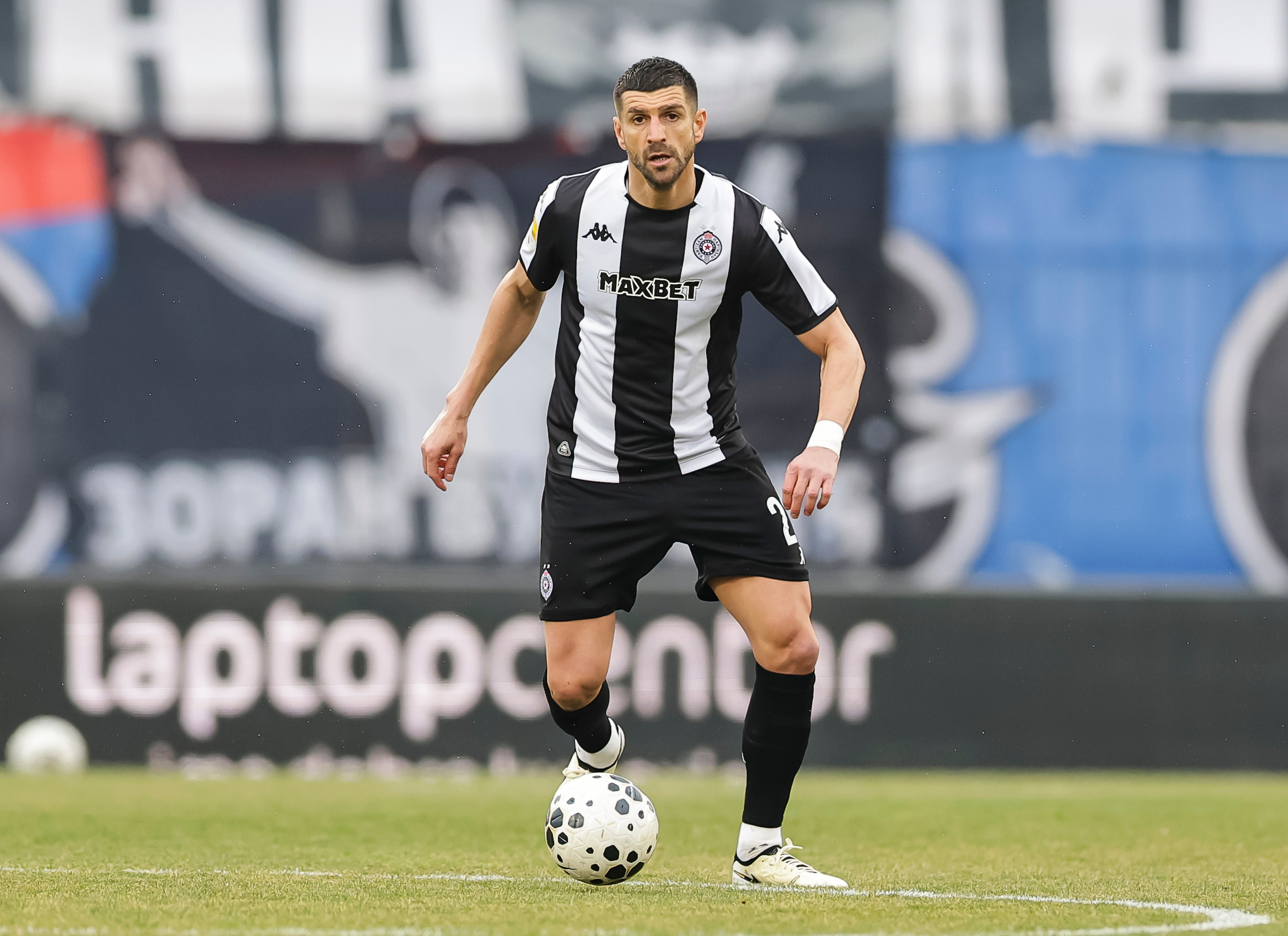 ZAŠTO JE MITROVIĆ NESTAO NA POLUVREMENU? Evo šta se zapravo desilo u svlačionici Partizana!