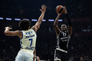 HAOS U ARENI: Partizan posle 50 minuta igre slomio Valensiju – spektakl za pamćenje!