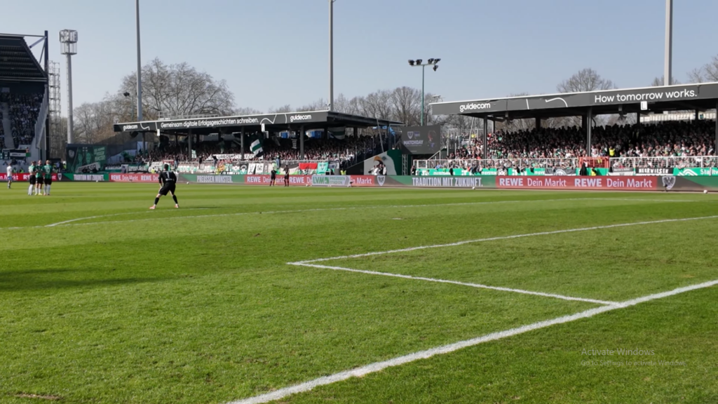 VANDALIZAM ILI LJUBAV PREMA KLUBU? Navijač u Nemačkoj utrčao na teren i isključio VAR usred utakmice!