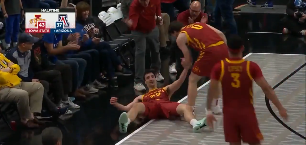 NOVI SRPSKI SUPERSTAR NA POMOLU?! Osam trojki Momčilovića u meču protiv ogromnog rivala!