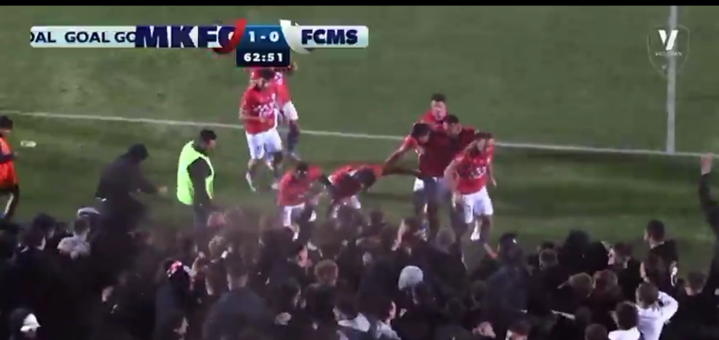 HRVAT DAO GOL SRPSKOM TIMU IZ AUSTRALIJE, PA MU SAIGRAČ UMALO NASTRADAO: Slavlje je moglo da mu dođe glave, srećom veći incident je izbegnut!