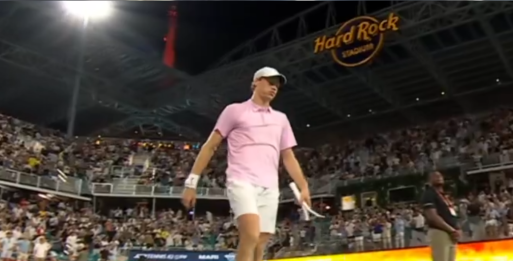 BRUTALAN TENIS SINERA, A KONKURENCIJA MU NE OTEŽAVA NITI 1%: Znam da igram spektakularno, svi uslovi su ovde savršeni!