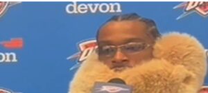 OKLAHOMA DOBILA NJUJORK, ALI IMAMO MOŽDA NAJBIZARNIJI STAJLING U ISTORIJI NBA LIGE: Nećete verovati u čemu je MVP došao na konferenciju!