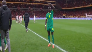 OVO STVARNO VIŠE NIJE NORMALNO: Sadio Mane mora da vrati nagradu za najboljeg igrača KAF-a da bi se ona dala Marokancu?!