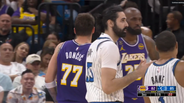 „JEB*ĆU TI CELU FAMILIJU“, BIVŠI IGRAČ BUDUĆNOSTI SKANDALOZNO UVREDIO DONČIĆA NA SRPSKOM: Luka potpuno poludeo na parketu, umalo eskalacija u dvorani!