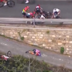 STRAVIČNA NESREĆA U BICIKLIZMU: Takmičarka pala nekoliko metara sa ivice puta i ostala da leži nepomično!