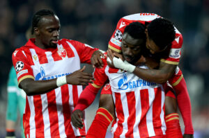 STRAVIČNA POVREDA BIVŠEG IGRAČA ZVEZDE: Fudbaler zadobio prelom fibule leve noge – sa terena iznet na nosilima!