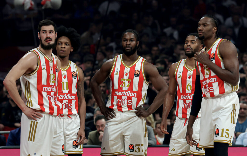 (POLUVREME) CRVENA ZVEZDA U PROBLEMIMA, FENER GURA CRVENO-BELE DALEKO OD TOP 6: Mora mnogo bolje u Areni!