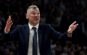 ŠARUNAS NIJE MOGAO DA IZDRŽI, ČULE SE PSOVKE NA KONFERENCIJI VIŠE PUTA: Koji ku*ac čoveče?! To su veoma pametna pitanja?!