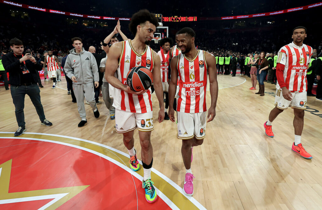 CRVENA ZVEZDA KOJA NA ENERGIJU MELJE PRVAKA EVROPE I PENJANJE NA ŠESTO MESTO: Pogledajte sve poene sa meča koji je okončaco 19 vezanih pobeda Fenera!