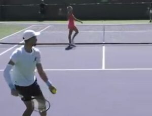 PONOVO KRADU ŠOU: Sabalenka upala Novaku na teren, on je pogodio lopticom!