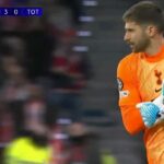 PLAKAO KAO KIŠA KAD JE ZAMENJEN: Golman Totenhema nakon neviđenih kikseva izveden iz igre!