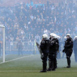 NAVIJAČI VIŠE NI NE BIRAJU MESTO SUKOBA: Nova tuča zabeležena ispred policijske stanice u Novom Pazaru! (VIDEO)