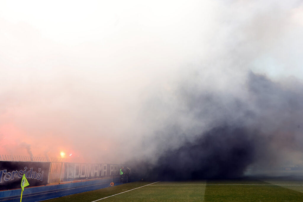 HITNO SAOPŠTENJE FUDBALSKOG SAVEZA: Drakonske kazne u najavi – Razlog? Ponašanje navijača Novog Pazara i Crvene zvezde!