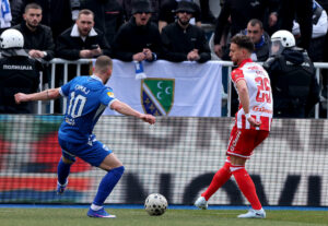 (POLUVREME) NEZAPAMĆENE TENZIJE U NOVOM PAZARU: Zvezda vodi fenomenalnim golom Tiknizjana!