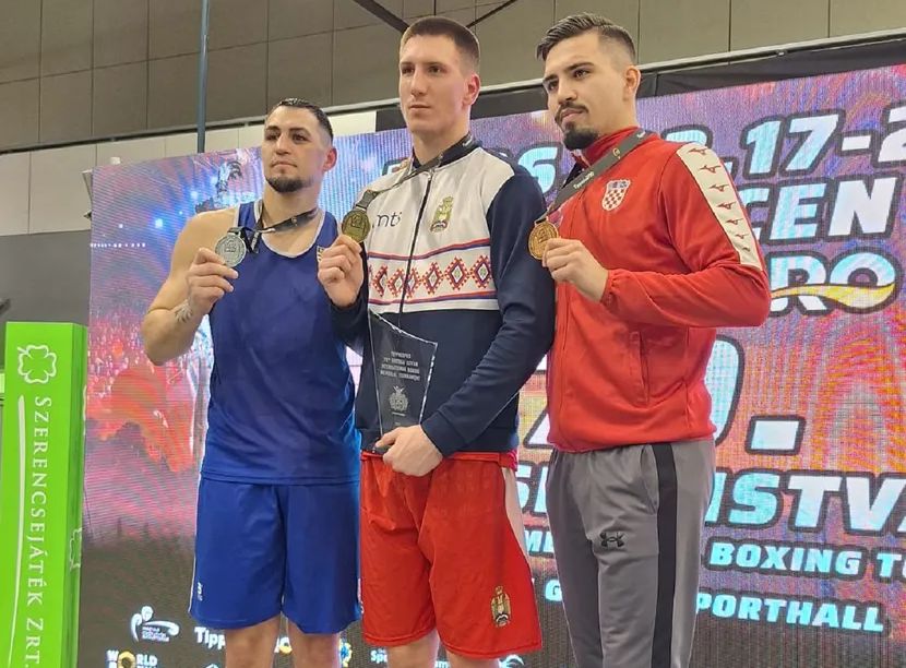 SRBIJA IMA ZLATO U BOKSU: Simić pokorio Mađarsku, Memić zbog povrede napustio takmičenje!
