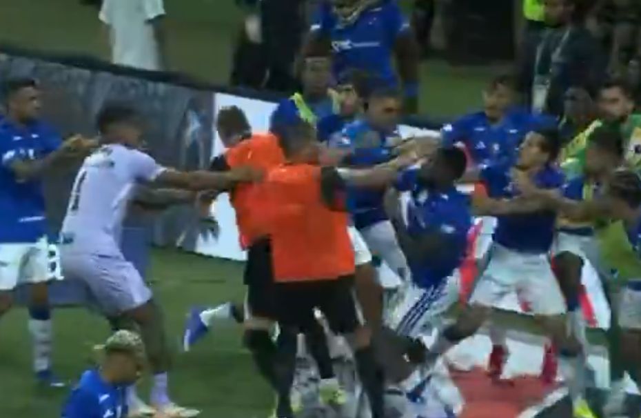 23 CRVENA KARTONA ZA JEDNU UTAKMICU: Opšta tuča u Brazilu, učestvovao i čuveni fudbaler!