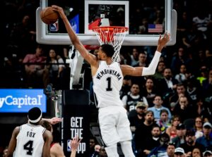 S RAZLOGOM GA ZOVU VANZEMALJAC: Vembanjama došao do najbržeg dabl-dabla u istoriji i upisao 41 poen!