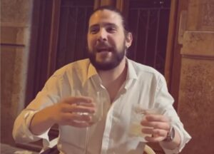 CELA SRBIJA PRIČA O IMITACIJI LALATOVIĆA: Čuveni glumac perfektno skinuo Lalata i nasmejao javnost na internetu!