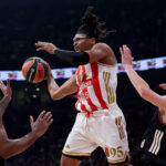 (POLUVREME) NEVEROVATNA TROJKA BATLERA UZ ZVUK SIRENE OBEĆAVA BOLJU IGRU ZVEZDE U NASTAVKU: Bajern kontroliše utakmicu, ali tu je i drugo poluvreme!