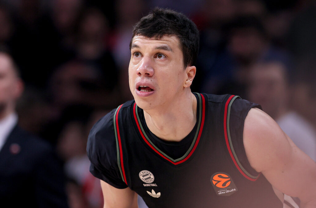 LUČIĆ UŠAO U SUKOB SA NAVIJAČIMA ZVEZDE: Bivši košarkaš Partizana nije ostao dužan na dobacivanja sa tribina!