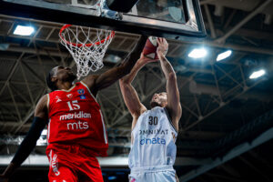 (POLUVREME) ZVEZDA SE BRUKA U ZETRI: Dubai zatrpao koš crveno-belih za 20 minuta igre!