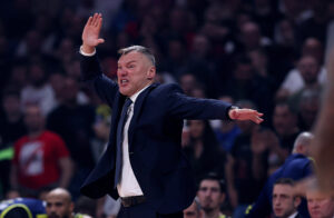 „DA LI ZATO IDETE U ŠKOLU? DA LI JE TO NORMALNO?“: Trener Fenera pobesneo zbog novinara!