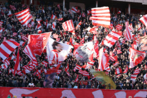 ZVEZDINA TRIBINA U EKSTAZI: Transparent na Severu koji svi komentarišu – Delije spomenule Kebu!