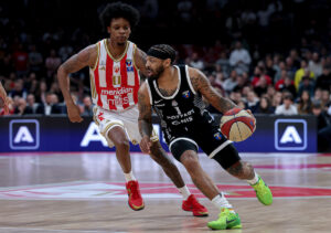 (POLUVREME) EGAL U ARENI: Partizan vodi, Zvezda im diše za vratom!