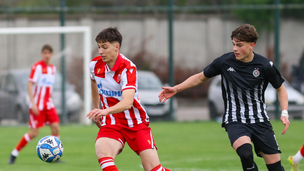 DOMINACIJA CRVENO-BELIH: Zvezdini klinci nadigrali najvećeg rivala!