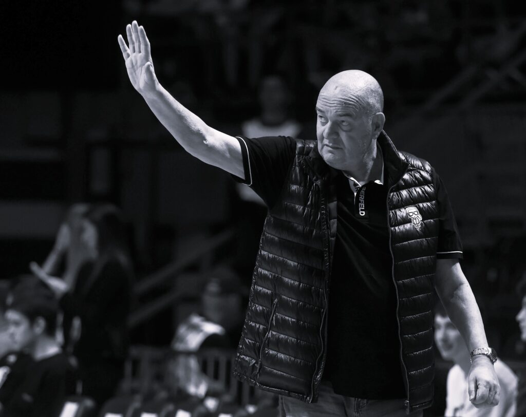 POSLEDNJE ZBOGOM: Poznato vreme i mesto sahrane legendarnog Duška Vujoševića!