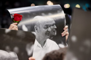 „IZA GENERALA OSTAJE VOJSKA“: Arena grmela za Duleta, suze, ruže i poruka koja para srce!