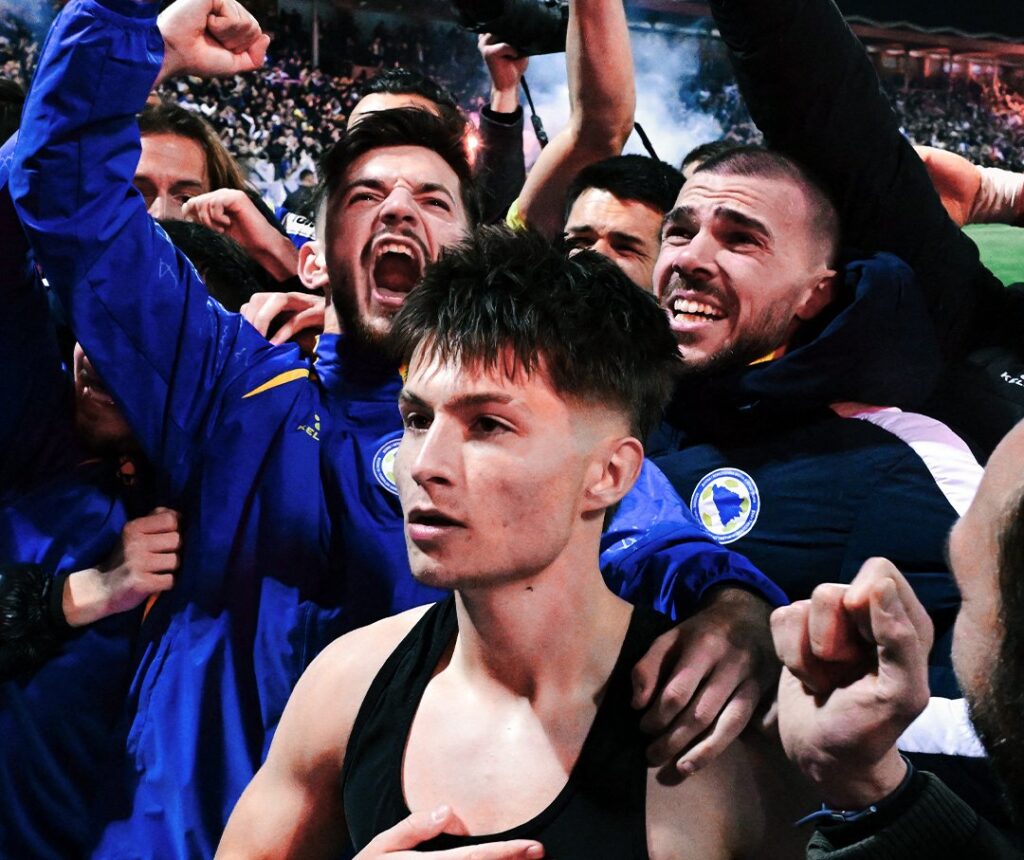 OVO JE LJUBAV KOJA NEMA CENU: Ludilo u Bosni dostiglo vrhunac – navijač zbog “zmajeva” stavio na oglas vrednu stvar kako bi ih bodrio na Mundijalu!