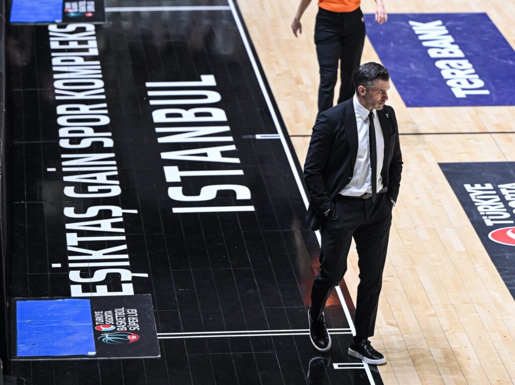 ALIMPIJEVIĆ NE MOŽE DA IMA NORMALAN DAN „U KANCELARIJI“: Sukob, isključenje, a Istanbulom se ponovo orilo srpsko ime!