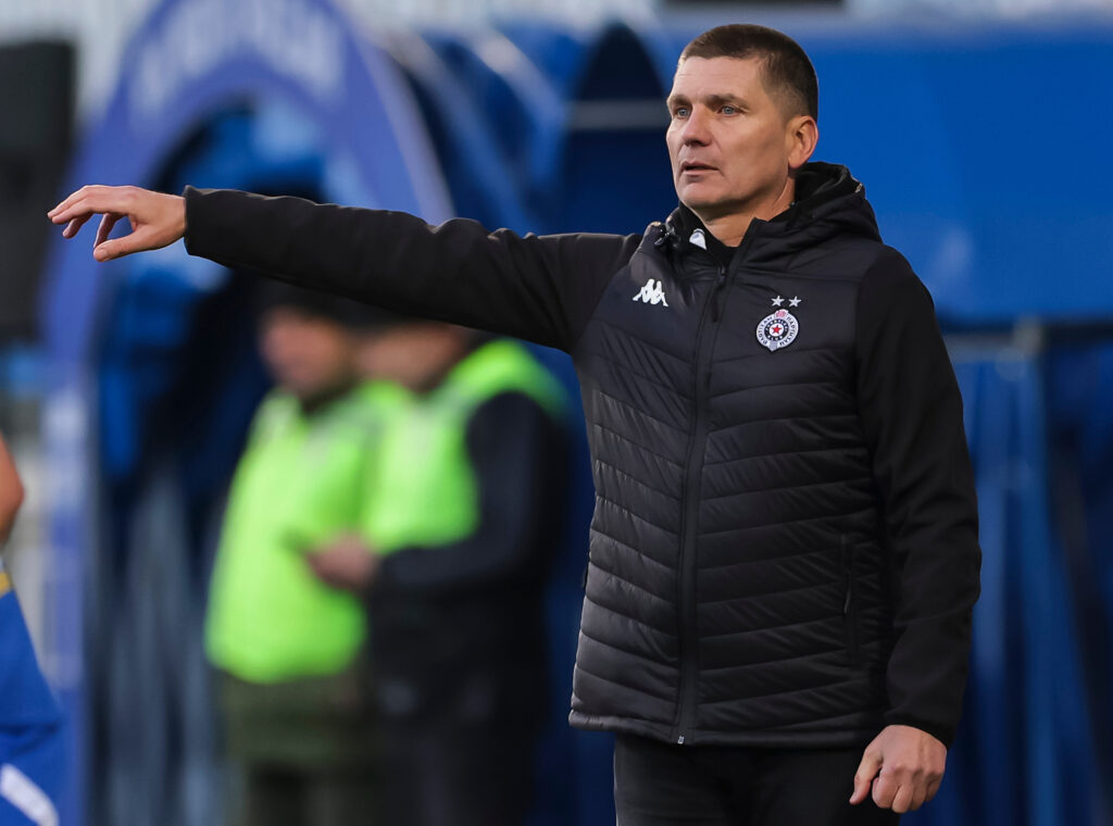 MEČ U NOVOM PAZARU U SENCI SMRTI DUŠKA VUJOŠEVIĆA: I Srđan Blagojević odao počast preminuloj legendi!