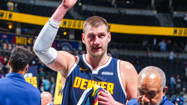 RUDI, DOBRODOŠAO NA POSTER: Fenomenalno zakucavanje Jokića preko francuskog centra!