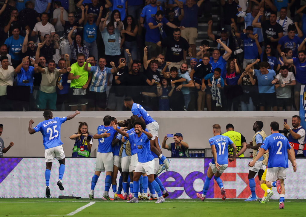 ZVEZDIN DŽELAT „SILOM“ UKLONIO GRB POVEZAN SA SRPSKOM DINASTIJOM, BOSANCI POTPUNO POLUDELI: Izmenjena fotografija napravila haos na internetu!