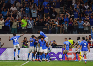 ZVEZDIN DŽELAT „SILOM“ UKLONIO GRB POVEZAN SA SRPSKOM DINASTIJOM, BOSANCI POTPUNO POLUDELI: Izmenjena fotografija napravila haos na internetu!