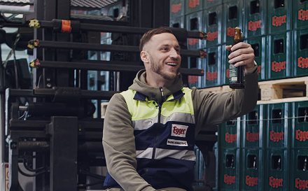 ARNAUTOVIĆ ZAPALIO INTERNET: Flašu otvara čime stigne – snimak oduševio navijače!