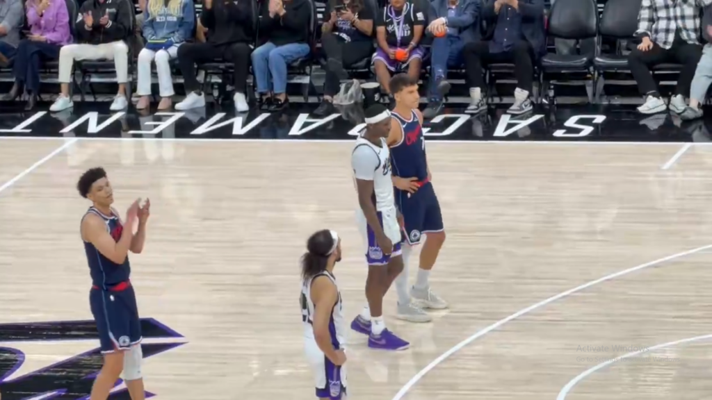 ČAK GA I PUBLIKA ŽELI NA TERENU, ALI NJEGOV TRENER OČIGLEDNO NE: Orilo se sa tribina „Hoćemo Bogija“ – Bogdanović opet dobio skromnu minutažu, Klipersi silni protiv Kingsa!