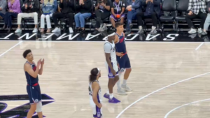 ČAK GA I PUBLIKA ŽELI NA TERENU, ALI NJEGOV TRENER OČIGLEDNO NE: Orilo se sa tribina „Hoćemo Bogija“ – Bogdanović opet dobio skromnu minutažu, Klipersi silni protiv Kingsa!