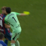 FUDBAL SE ODAVNO PRETVORIO U BOKS: Golman u Španiji nokautirao pesnicom protivničkog igrača! (VIDEO)