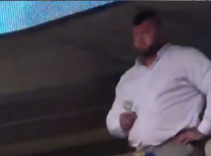 ZNAMO SA KIM NIKADA NE BI SMELI DA UĐEMO U KLINČ, A SLIČNO SAVETUJEMO I VAMA: Brat Nikole Jokića bukvalno preveliki za ložu u areni Denvera!