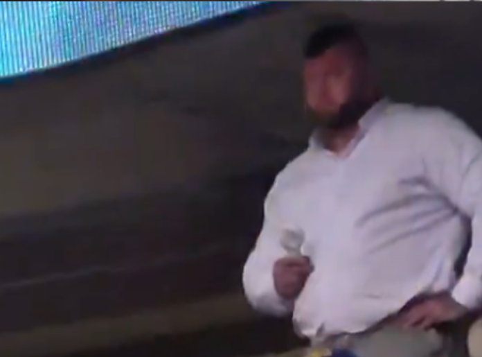 ZNAMO SA KIM NIKADA NE BI SMELI DA UĐEMO U KLINČ, A SLIČNO SAVETUJEMO I VAMA: Brat Nikole Jokić bukvalno preveliki za ložu u areni Denvera!